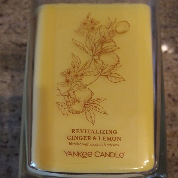 Yankee Candle - LARGE - 19.5 oz glass jar - 2 Wick - Revitalizing Ginger & Lemon - Picture 3 of 4